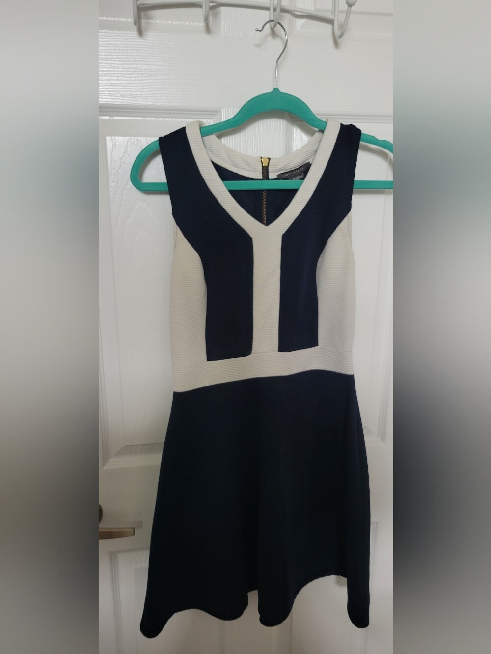 Suzy Shier Navy and Cream V-Neck Colorblock Mini Dress